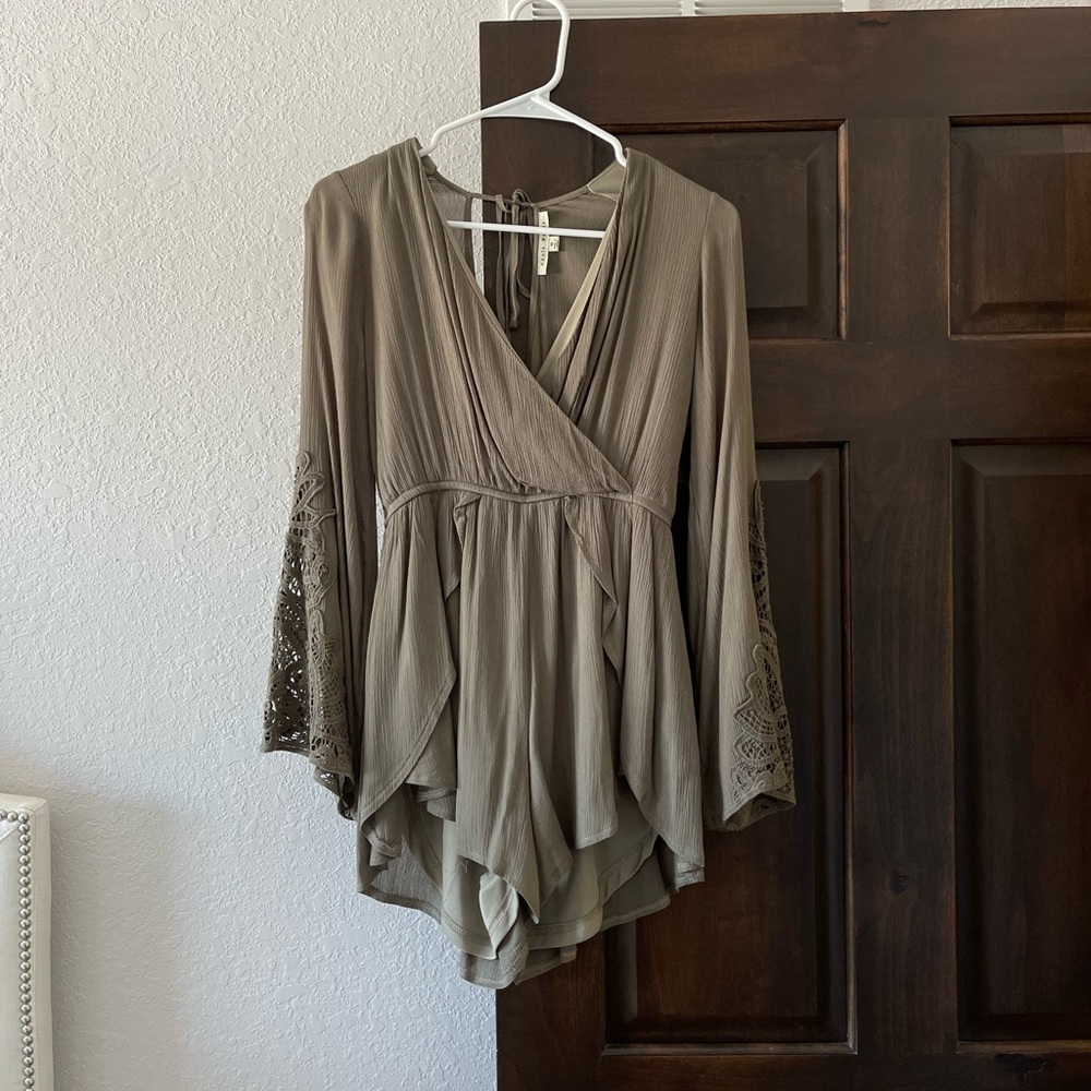 Perfect condition army green romper!